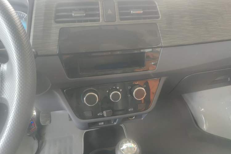 Used Jinbei Hiace X30 2024 1.5L Champion Edition Passenger Vehicle 5/6/7 Seats
