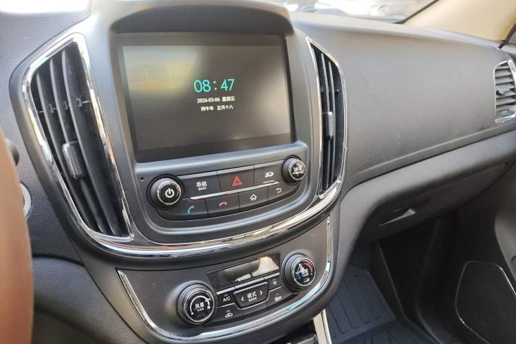 Used Baojun 560 2015 1.8L manual luxury version