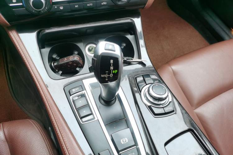 Used BMW 5 Series 2014 525Li Leading Model
