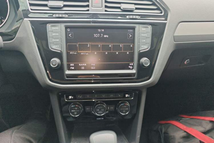 Used Volkswagen Tiguan L 2018 330TSI Automatic Two-Wheel Drive Luxury Edition Audio And AC Panel