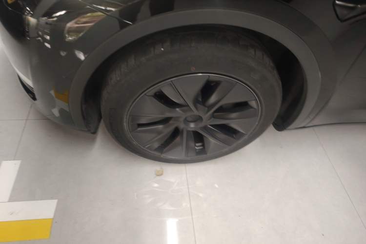 Used Tesla Model Y 2023 Long-Range All-Wheel-Drive Version