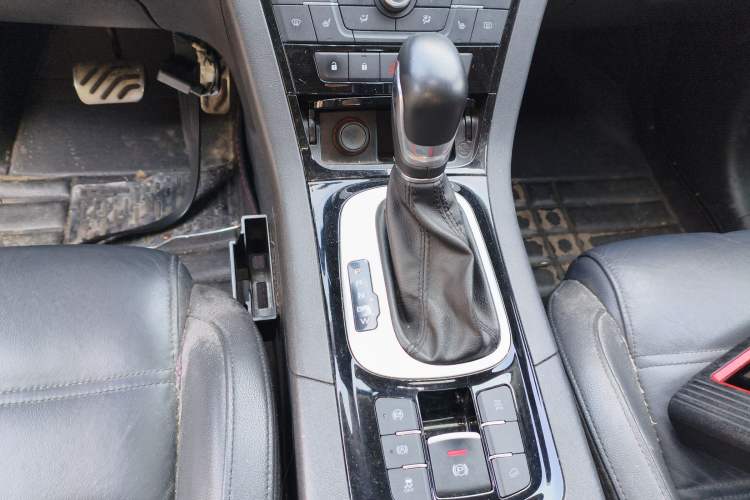 Used MG GS 2015 2.0TGI TST Four-Wheel Drive Flagship Edition Gear Lever