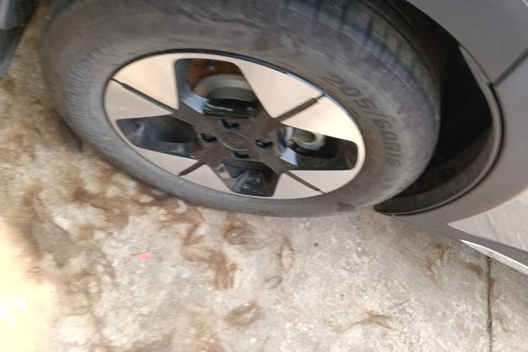 Used Geely Galaxy Geome 2025 UP 410km Exploration+ Edition Right Rear Wheel Hub