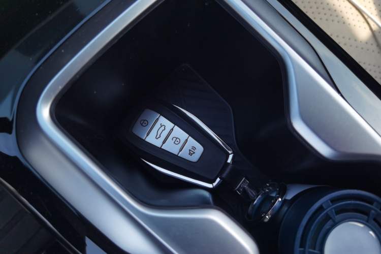 Used Geometry E Firefly 2024 301km Flowing Light Interior 1