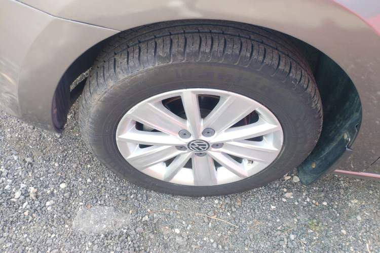 Used Volkswagen Jetta 2015 Zhuihui Edition 1.6L Manual Comfort Model Left Front Wheel Hub