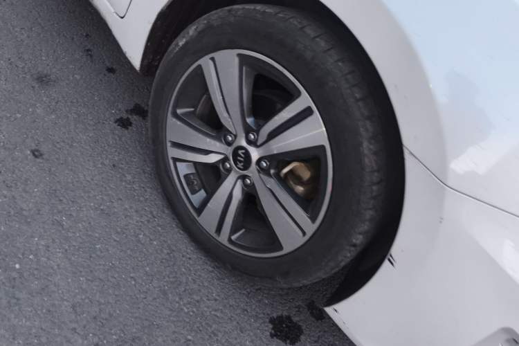 Used Kia K4 2017 1.8L Automatic GL Right Front Wheel Hub