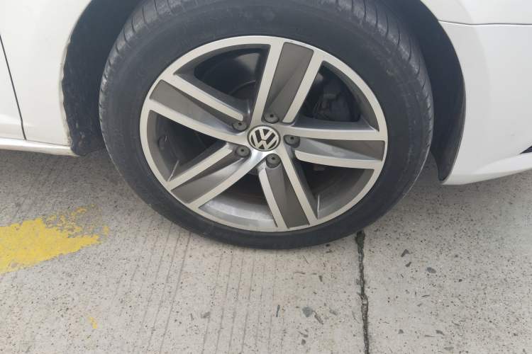 Used Volkswagen FAW-Volkswagen CC 2015 1.8TSI Luxury Model Right Front Wheel Hub
