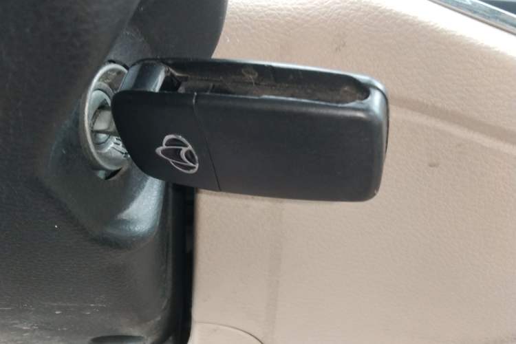 Used CHANGAN KUAYUE Xing V7 EV 2024 251 km Luxury Dual-Door Version 6 Seats Vehicle Key