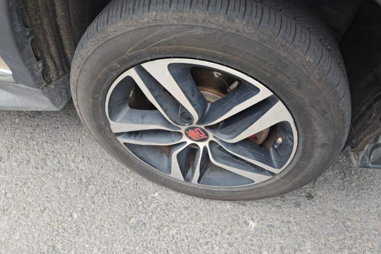 Used BYD Tang New Energy 2015 2.0T Four-Wheel-Drive Flagship Model
