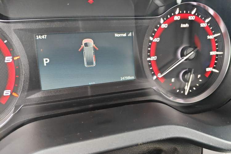 Used SAIC MAXUS Xintu V90 2024 ZhiJie 2.0T Automatic Front-Wheel-Drive Short Wheelbase Mid-Height Design with Single Rear Tire—5/6 Seater