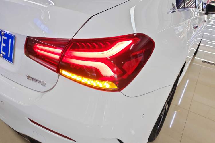 Used Mercedes-Benz A-Class 2022 Revised Version A 200 L Sport Sedan Fashionable Style
