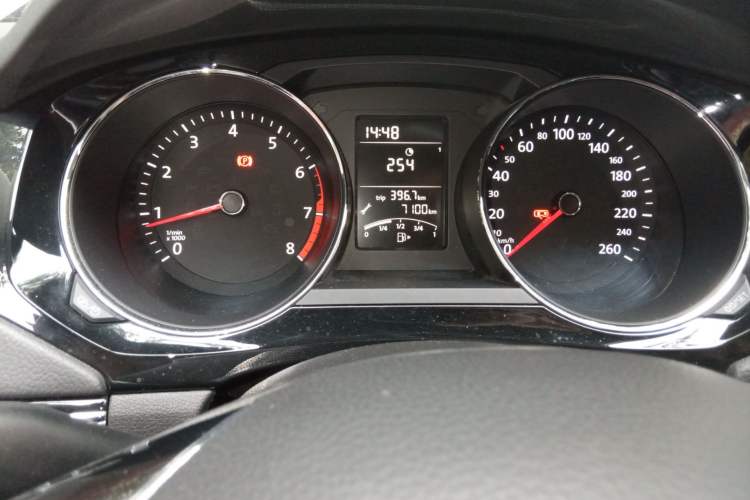 Used Volkswagen Sagitar 2018 1.6L Manual Comfort Model Instrument Cluster