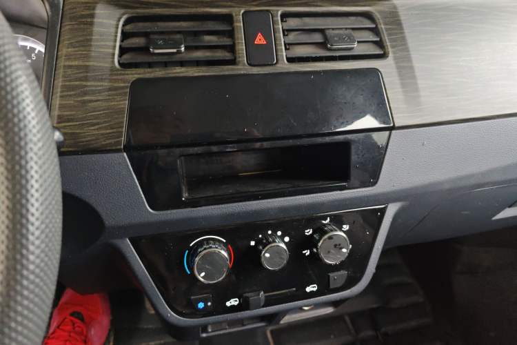 Used Jinbei Hiace X30 2021 1.5L Standard Model Central Air Conditioning EPS Version Bus China VI Emission Standard SWC15M