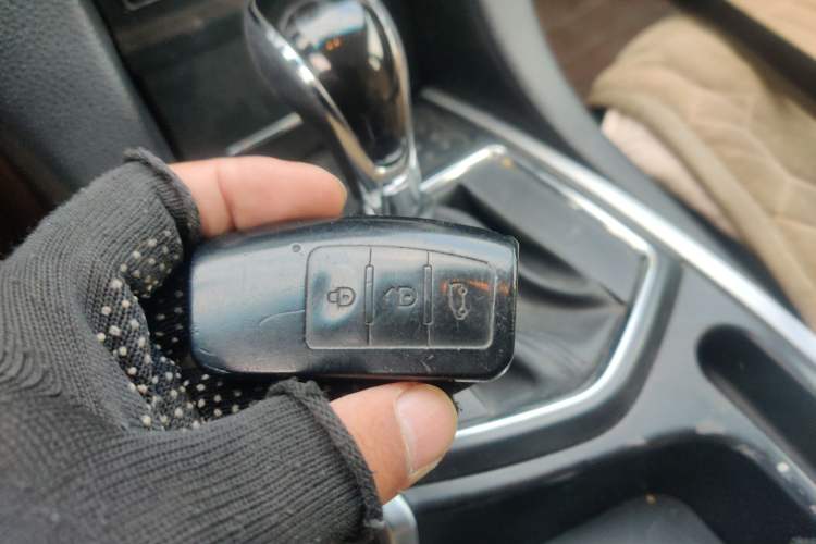 Used JMC Yusheng S350 2013 2.4T Automatic 2WD Diesel Luxury 7-Seater