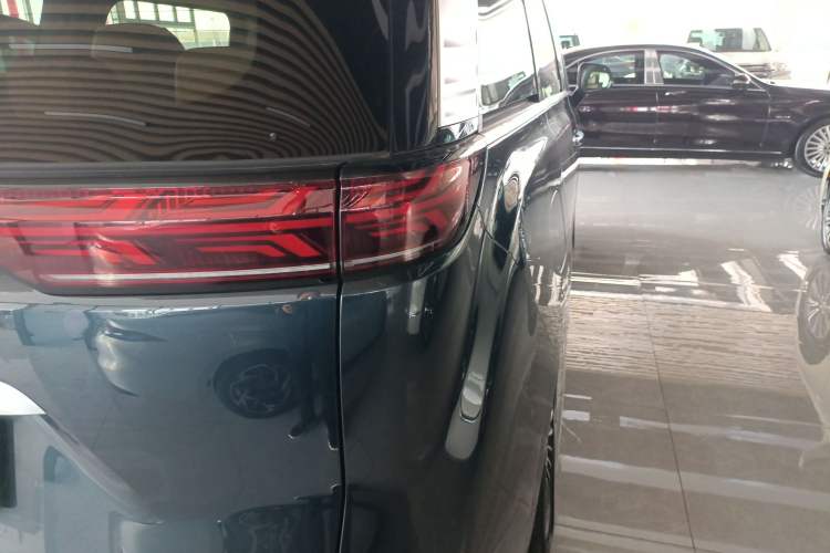 Used Denza D9 2022 DM-i 970 Four-Wheel Drive Flagship Model
