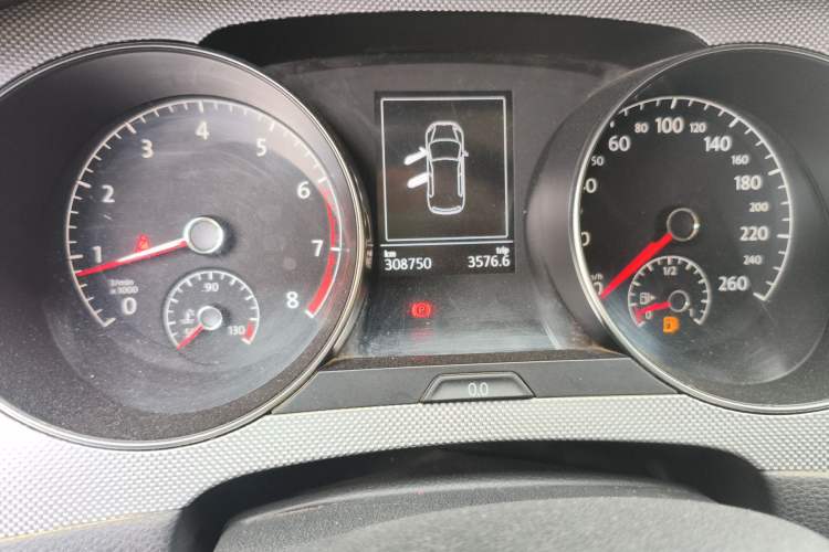 Used Volkswagen Golf Sportsvan 2016 230TSI Automatic Trend Edition Odometer Close Up