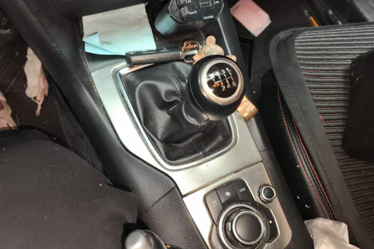 Used Mazda 3 Axela 2014 Sedan 1.5L Manual Comfort Model