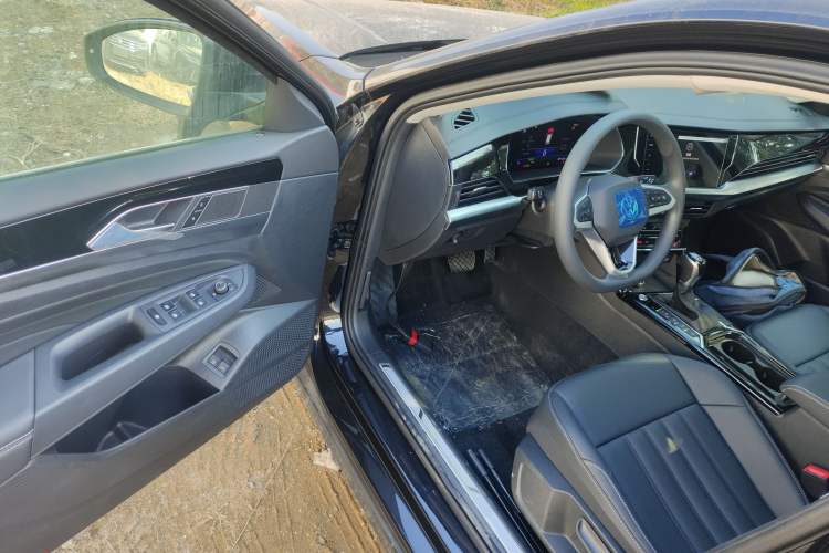 Used Volkswagen Passat New Energy 2025 430 PHEV Hybrid Business Edition Interior 3