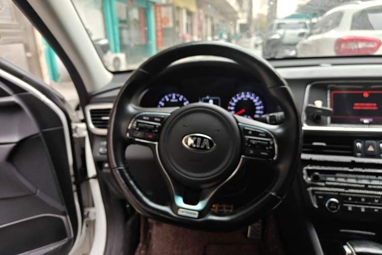 Used Kia K5 2016 1.6T Automatic LUX Steering Wheel