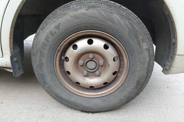 Used King Long Longyao 6 2022 Innovative Hang 38.64 kWh Van Series Right Front Wheel Hub