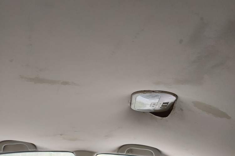 Used JAC Group Refine M2 2012 1.8L MT Business Luxury 5-Seater
