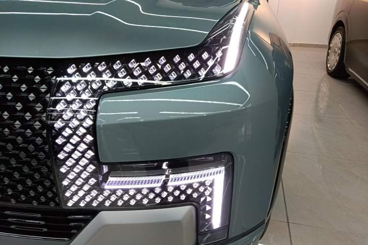 Used Yangwang U8 2023 Luxury Edition Left Front Headlight