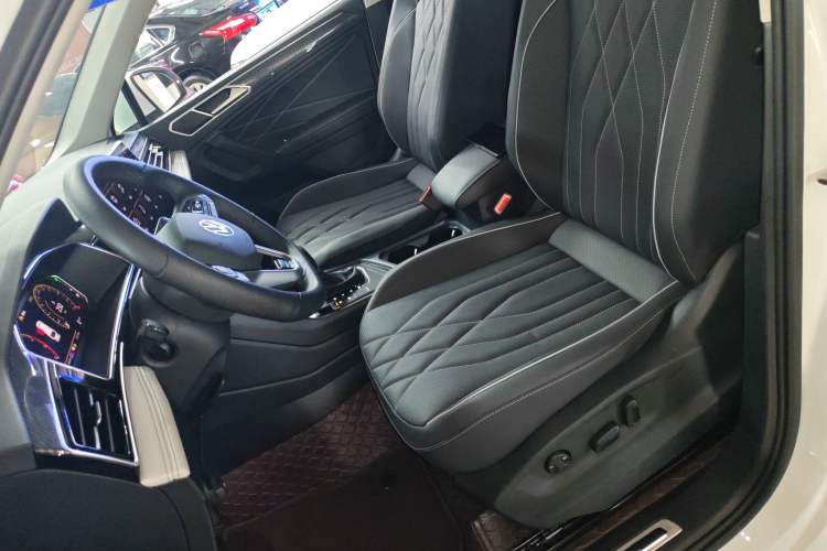 Used Volkswagen Tiguan L 2024 330TSI Automatic Two-Wheel Drive R-Line Enhanced Edition Left Front Seat