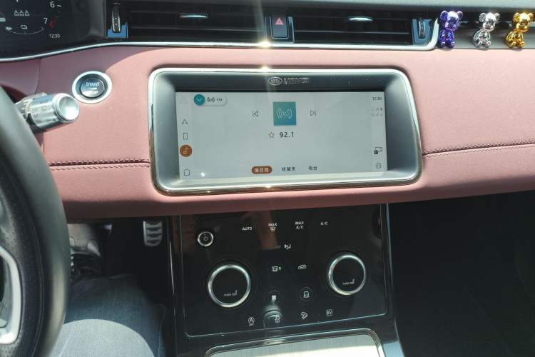 Used Land Rover Range Evoque New Energy 2022 Aurora L P300e Plug-in Hybrid Electric Version Audio And AC Panel