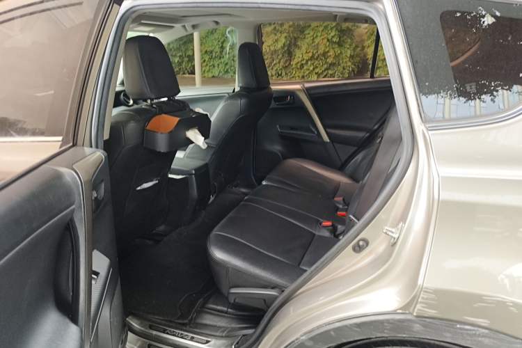 Used Toyota RAV4 2015 2.0L CVT Two-Wheel Drive Fashion Edition