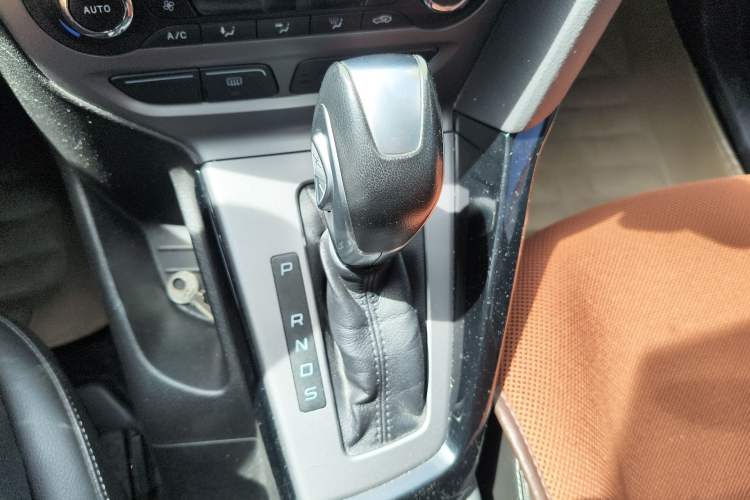 Used Ford Focus 2012 Hatchback 1.6L Automatic Fashion Edition Gear Lever
