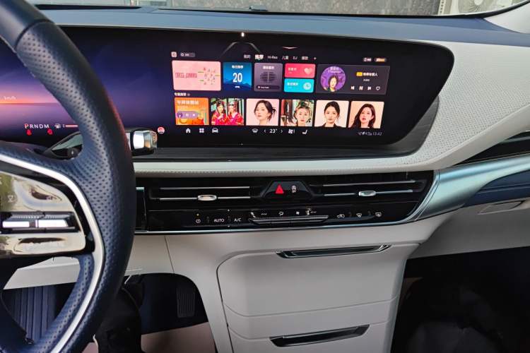 Used Buick Century 2023 2.0T Six-Seater Yinshi Edition
