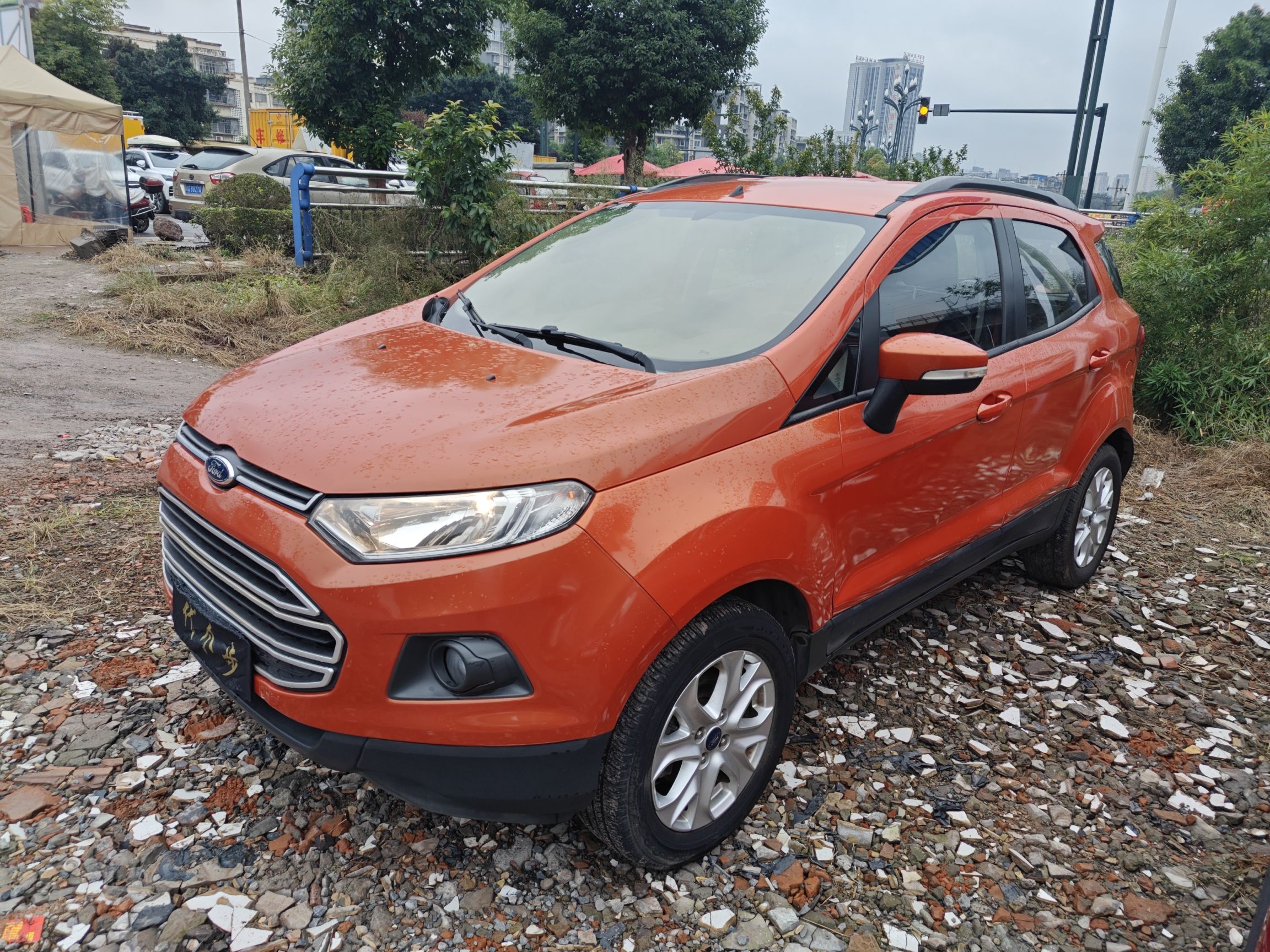 Под передней частью автомобиля