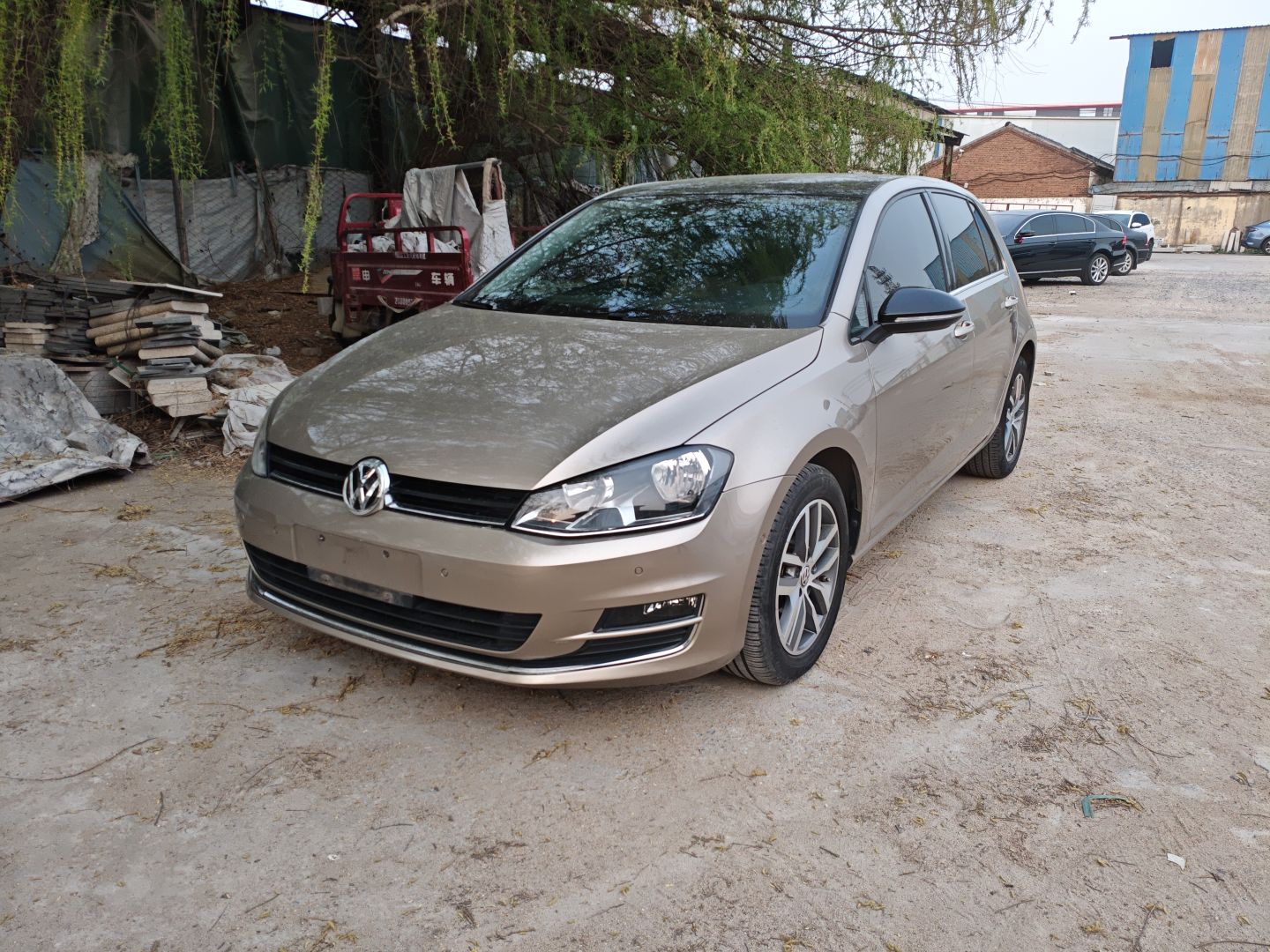 Под передней частью автомобиля