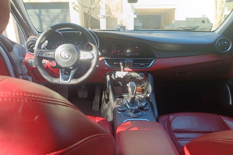 Used Alfa Romeo Giulia 2020 2.0T 280HP VIRTU Limited Edition Center Console