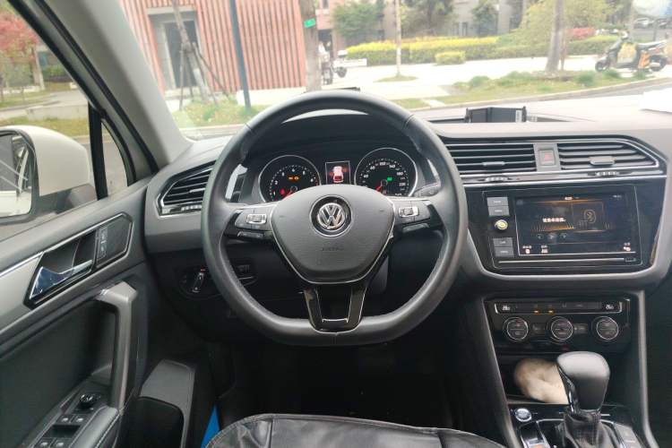 Used Volkswagen Tiguan L 2019 280TSI Automatic Two-Wheel Drive Panoramic Comfort Edition China V Standard Steering Wheel