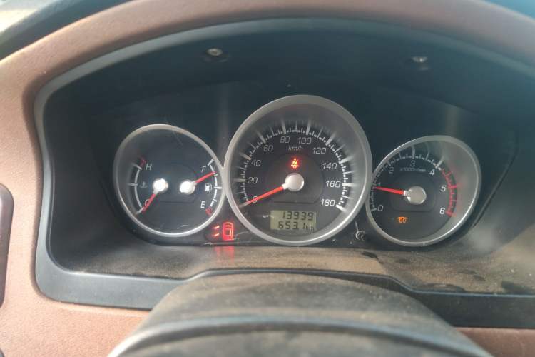 Used JDMC T5 2014 2.4T Two-Wheel-Drive Elite Version with Extended Wheelbase Model 4D25