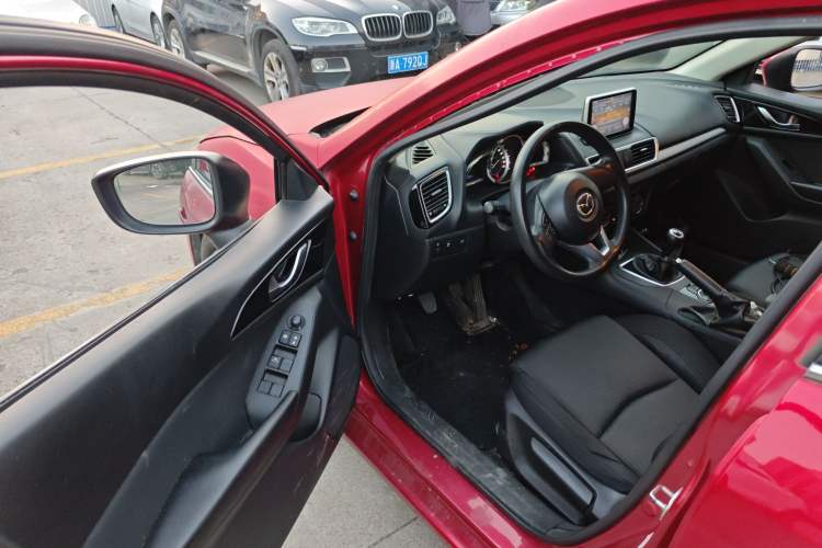 Used Mazda 3 Axela 2016 Sedan 1.5L Manual Comfort Model
