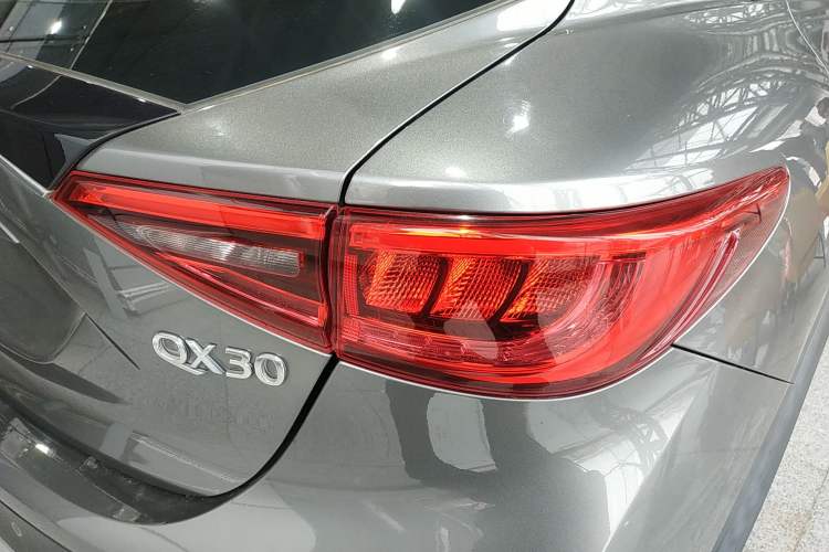 Used Infiniti QX30 2017 2.0T Four-Wheel Drive Fashion Edition
