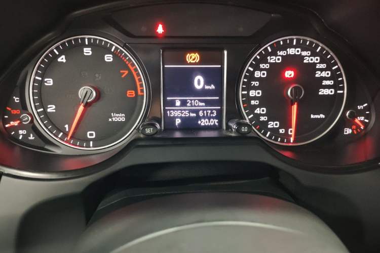 Used Audi Q5 2016 40 TFSI Technology Edition Odometer Close Up