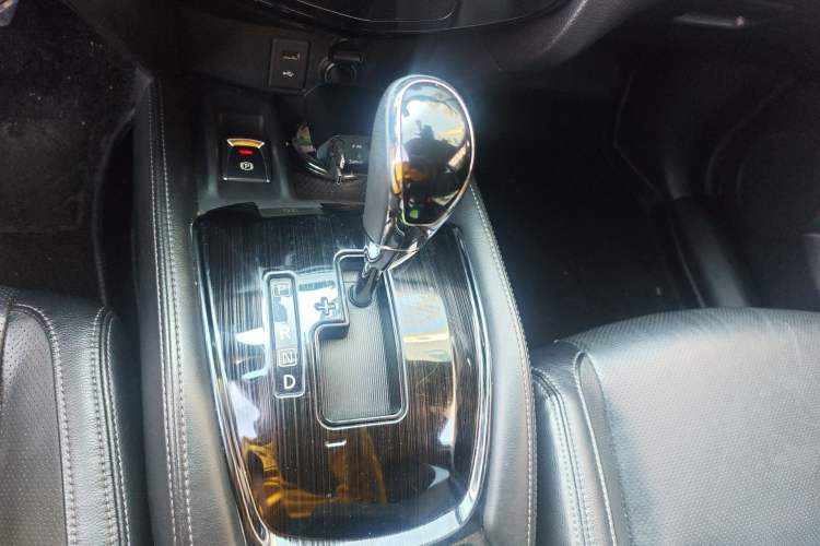 Used Nissan X-Trail 2019 2.0L CVT Smart Connect Comfort Edition 2WD Gear Lever