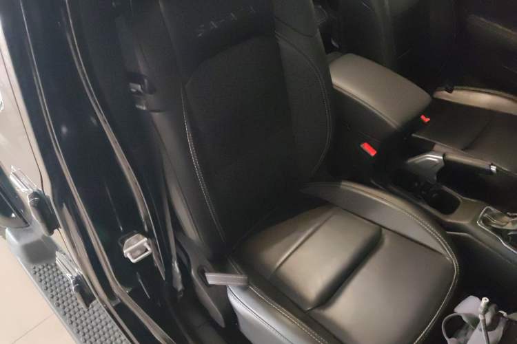 Used Jeep Wrangler 2019 2.0T Sahara Four-Door Version China VI Emission Standard