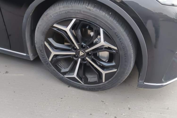 Used Deepal SL03 2023 200Max Range-Extended Version Right Front Wheel Hub