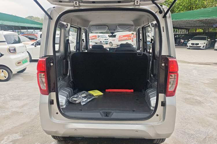 Used Wuling Zhiguang New Energy 2025 Standard Model Trunk