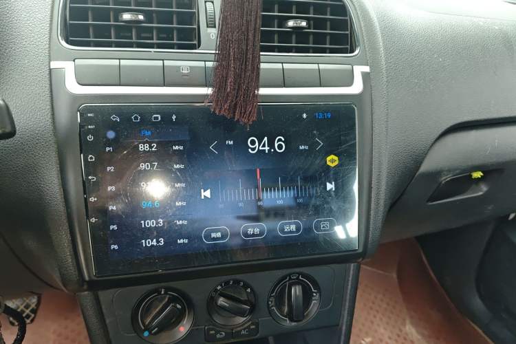 Used Volkswagen Polo 2013 1.4L Manual Fashion Edition Audio And AC Panel