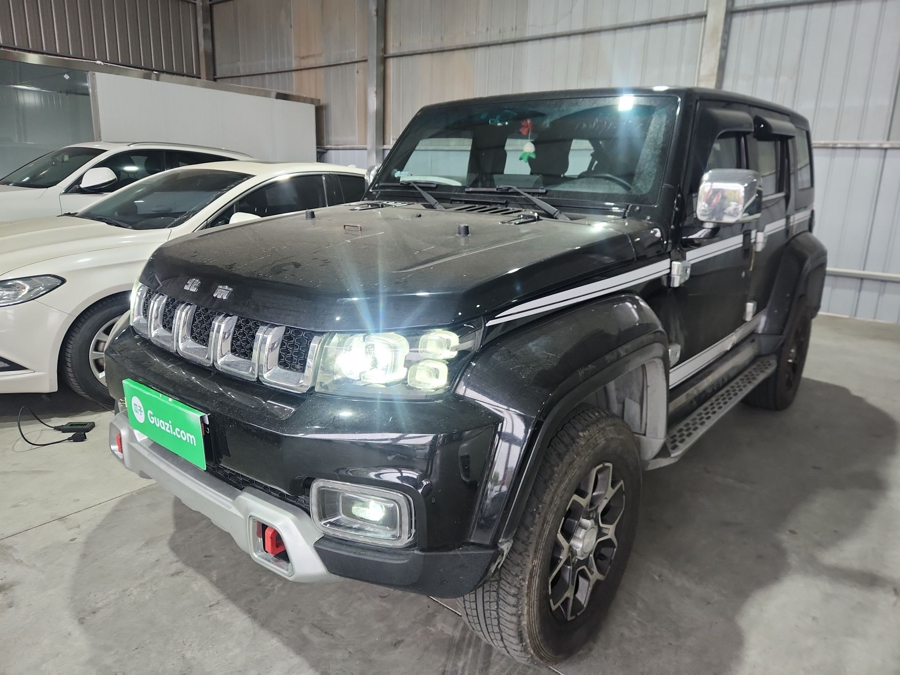 Под передней частью автомобиля