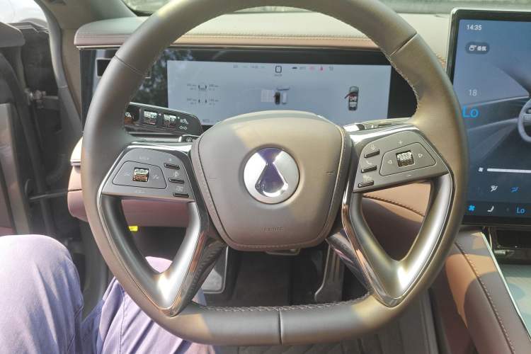 Used Denza Z9GT 2024 630 All-Wheel Drive Pro Version Steering Wheel