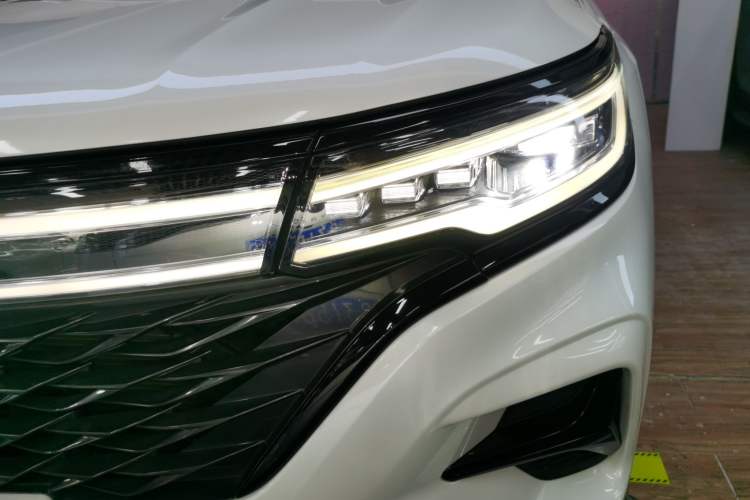 Used Roewe RX5 MAX 2021 Supreme Series 300TGI Automatic Luxury Cabin Edition
