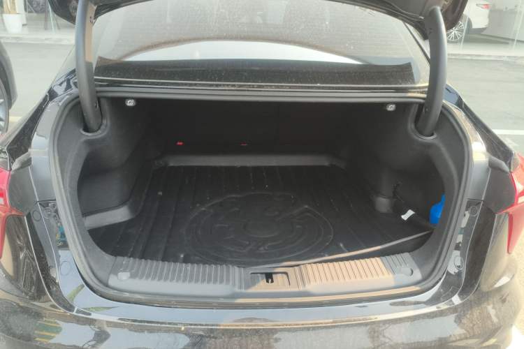 Used Hongqi H5 2024 2.0T Automatic Smart Connect Flagship Edition Trunk