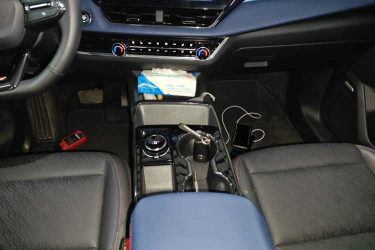 Used Chevrolet Equinox Plus 2024 102km RS Ultimate Edition Gear Lever