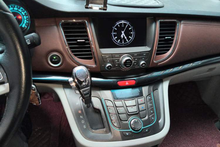 Used JAC Refine M5 2017 2.0T Gasoline Dual-Clutch Executive Version